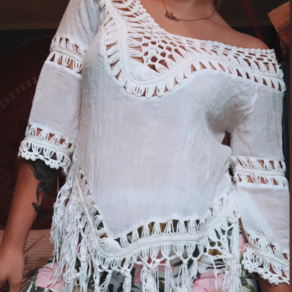 Quarter sleeve fringe top